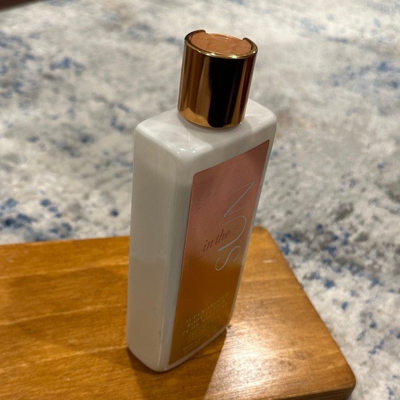 Bath & Body Works In The Sun Super Smooth Body Lotion 24 hour moisturizer - Picture 3 of 3